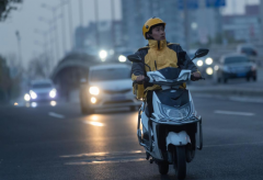 <b>全国770万人送外卖，1000万人跑网约车，年轻人未来在哪</b>